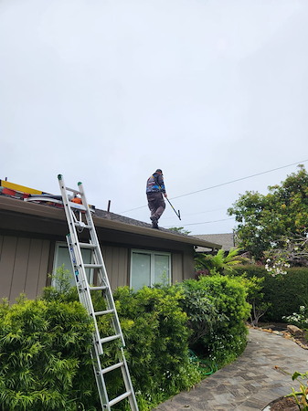 Top Signs Your Home Needs Professional Exterior Cleaning